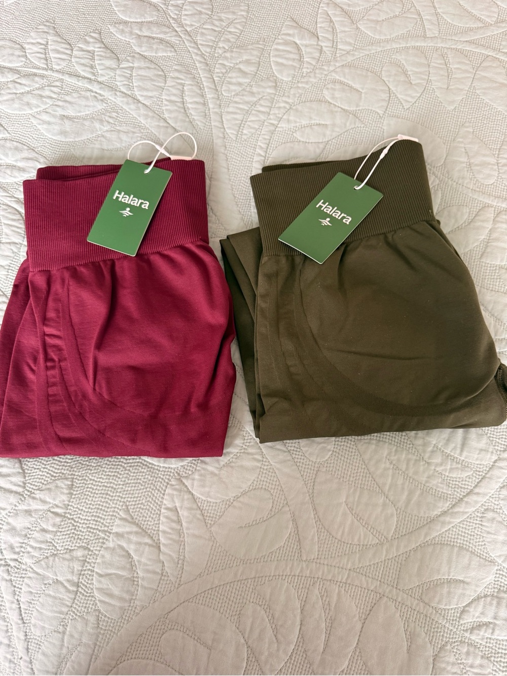 HALARA Rib-Waist Lounge Leggings in Berry Red & Olive